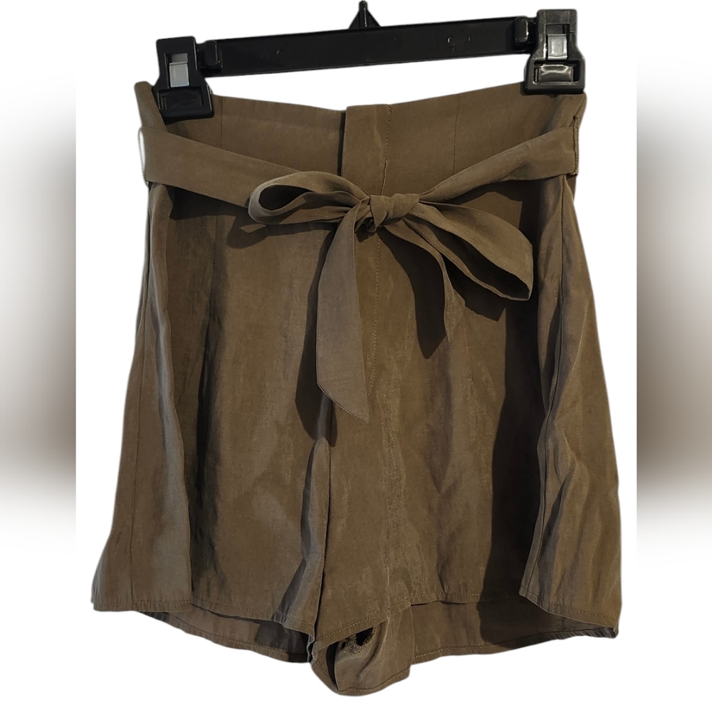 Forever 21 Front Tie High Waisted Green Khaki Shorts, Light Weight, Size Small